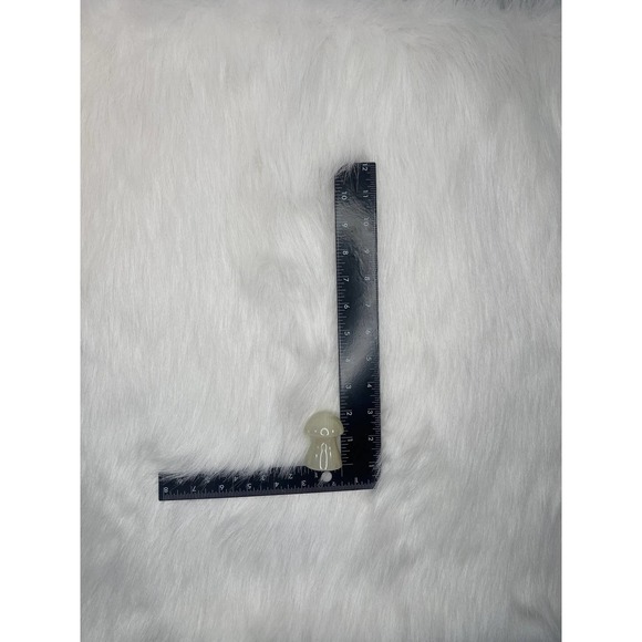 Green Onyx Mushroom Crystal Carving - Picture 5 of 5